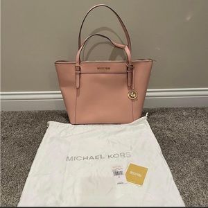 LIKE NEW PINK CIARA MICHAEL KORS PURSE WITH DUSTBAG